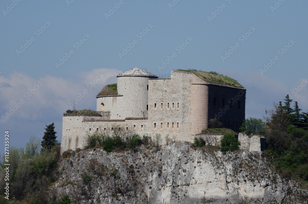 Fototapeta premium Rivoli Veronese Fortress, in northern Italy, is a key 19th-century Austrian stronghold. Overlooking the Adige River, it played a vital role in Napoleonic Wars and offers stunning views today.