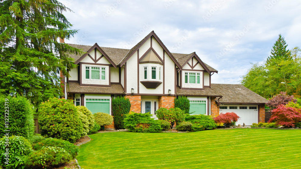 Fragment of luxury house in summer with green trees and nice landscape in Vancouver, Canada, North America. Day time on June 2024 Fragment of luxury house in summer with green trees and nice landscape in Vancouver, Canada, North America. Day time on June 2024