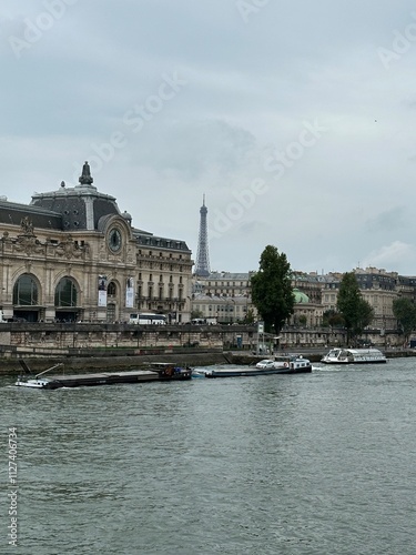 río sena y torre eiffel, paris photo