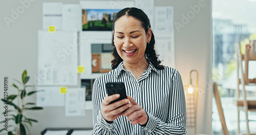 Fotografia Woman, phone and happy at startup with reading, notification or deal for project in studio
