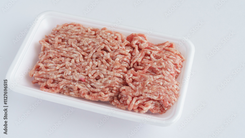 食品トレーの上の豚ミンチ肉・豚ひき肉 食品トレーの上の豚ミンチ肉・豚ひき肉