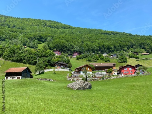 Traditional rural architecture and family livestock farms on the shores of Lake Lungern - Canton of Obwald, Switzerland (Traditionelle Architektur am Ufer des Lungernsees - Schweiz)