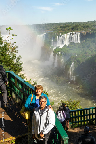 Obraz na płótnie Abuelos Disfrutando de su Retiro en vacaciones w salonie