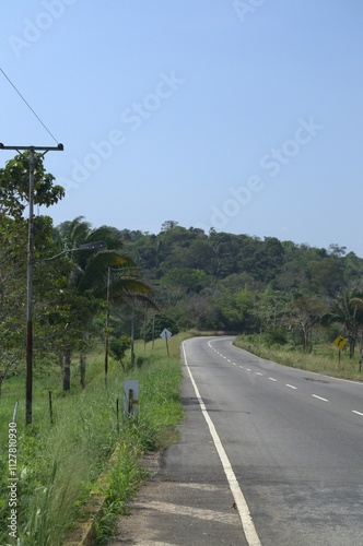 Encontramos muchas vias de comunicacion en Barinas desde caminos de tierra hasta modernas autopistas,que son utilizadas para el comercio y el turismo. photo