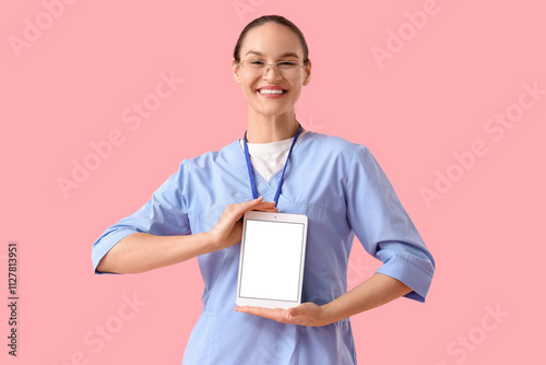 Female doctor with blank ta...