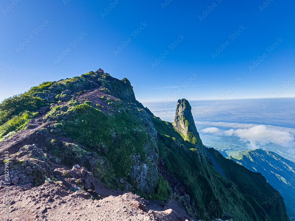 利尻島利尻山(利尻富士)の山頂からの眺め