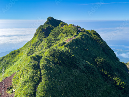 利尻島利尻山（利尻富士）の山頂からの眺め