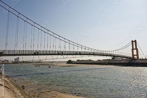Obraz na płótnie Dwarka Bridge: A Gateway to Serenity w salonie