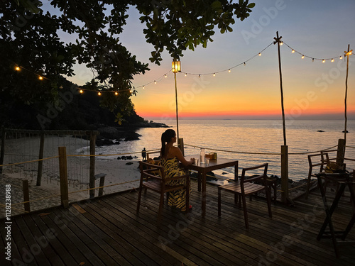 Canvas Print Explore the serene sunset at Koh Munnork Island in Rayong, Thailand