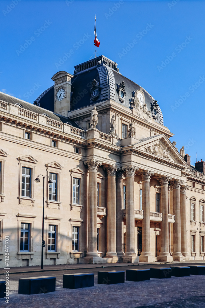 Obraz premium Paris, France - 15 July 2021: Facade of the Ecole Militaire in the 7th arrondissement of Paris