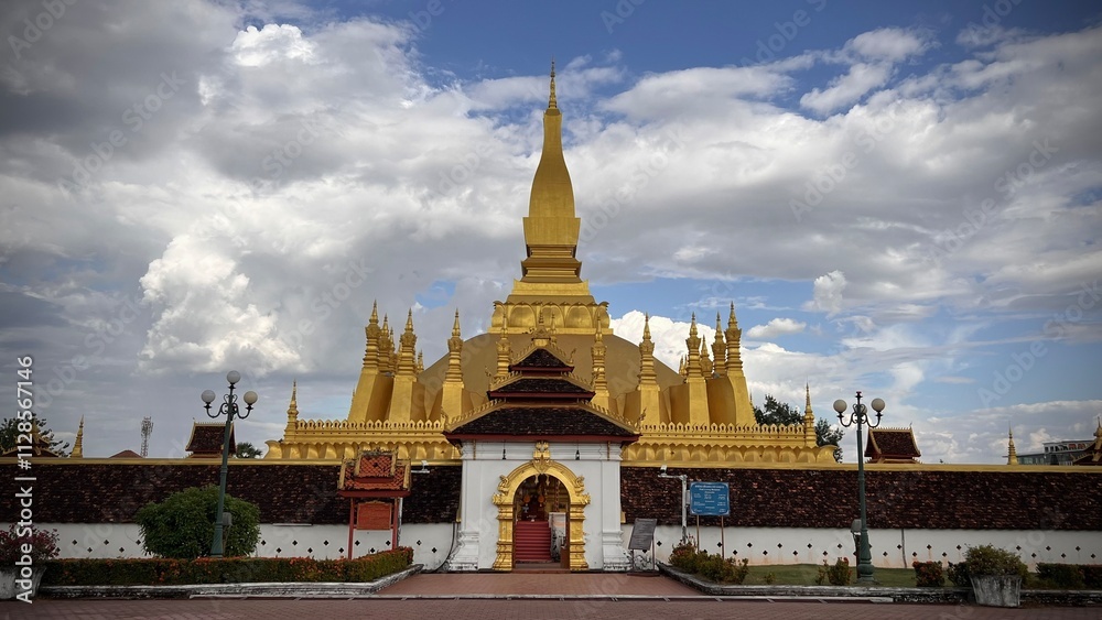 Fototapeta premium Pha That Luang or Loka Chulamani Stupa is the largest and most beautiful stupa in the Kingdom of Laos.
