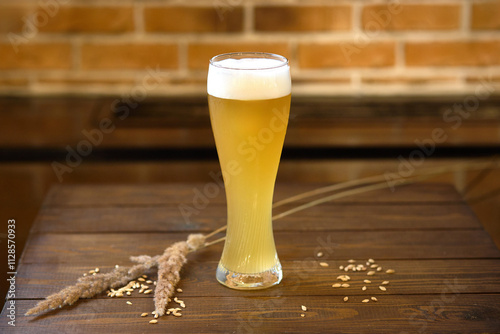 Obraz na płótnie Glass of Unfiltered Wheat Beer w salonie