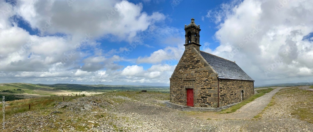 La chapelle Saint-Michel de Brasparts en 2024 dans les monts d'Arrée en Bretagne Cornouaille Finistère France