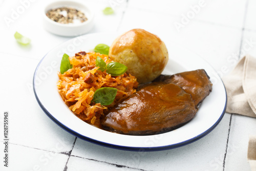 Beed steak with gravy, cabbage and dumpling