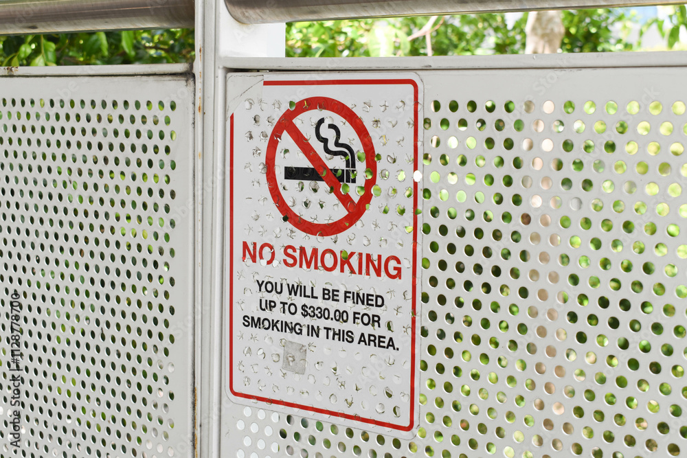 Obraz premium Side view of no smoking sign with fine penalty