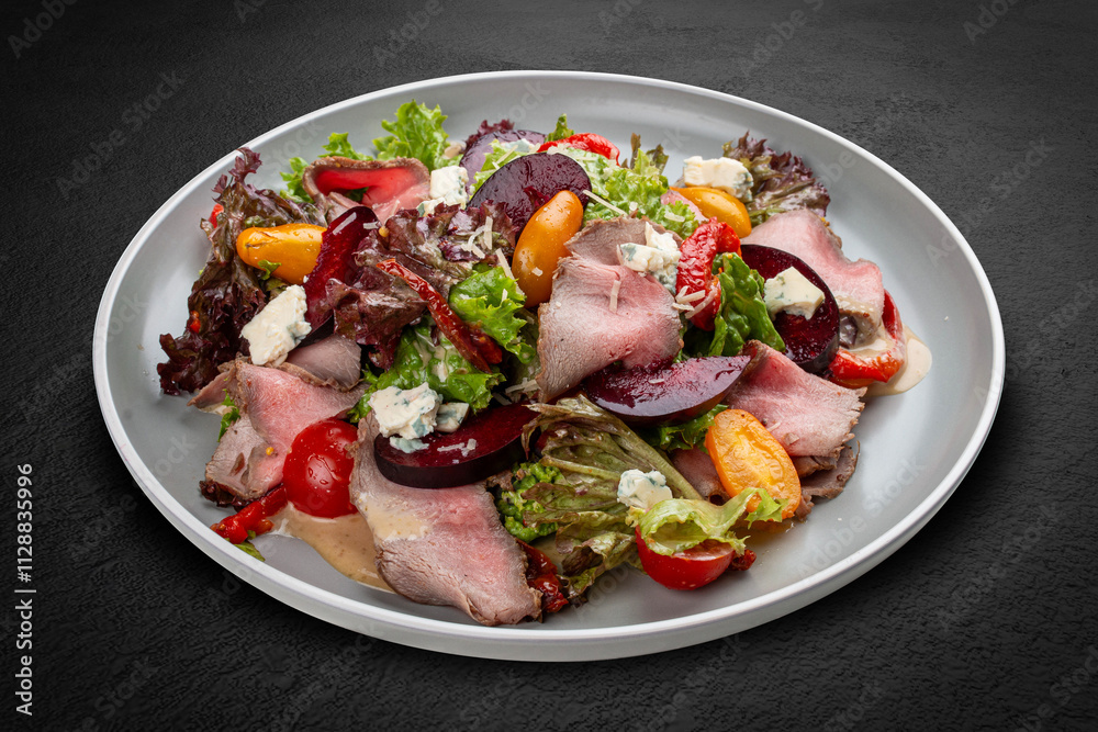 Roast beef salad with cherry tomatoes and orange Roast beef salad with cherry tomatoes and orange