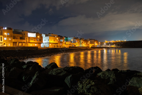 Fotografía nocturna de El Burrero en Gran Canaria, Islas Canarias. Paisajes nocturnos de mar. photo