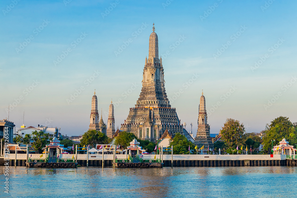 Fototapeta premium Beautiful of Buddhist temple or Wat Arun Ratchawararam Ratchawaramahawihan with famous tourist landmark sunlight in the morning, Bangkok, Thailand.