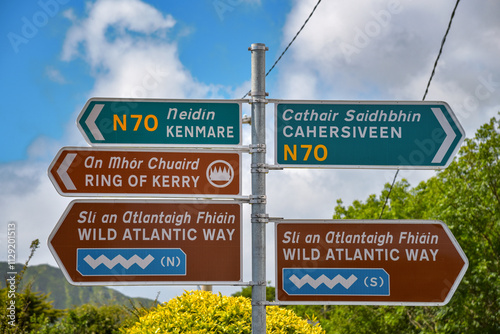 Verkehrsschilder in Sneem / Ring of Kerry photo