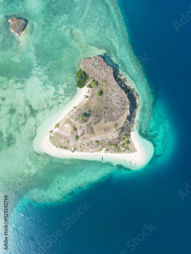 Фотография Aerial view of a heart-shaped island surrounded by turquoise waters