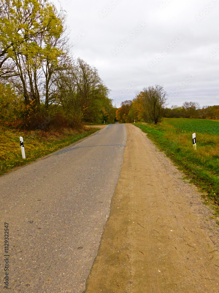 Straßen und Wege durch die schöne Uckermark im Herbst