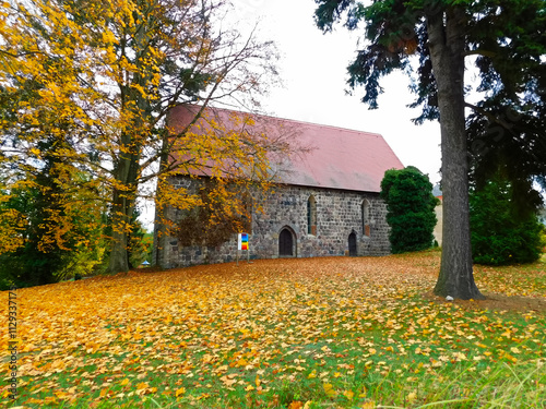 Obraz na płótnie Die evangelische Kirche aus dem 13. Jahrhundert
w salonie