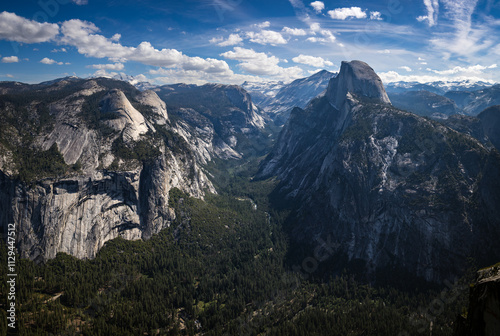 Obraz na płótnie Panorama from glacier point over Yosemite valley with half dome and royal arches w salonie