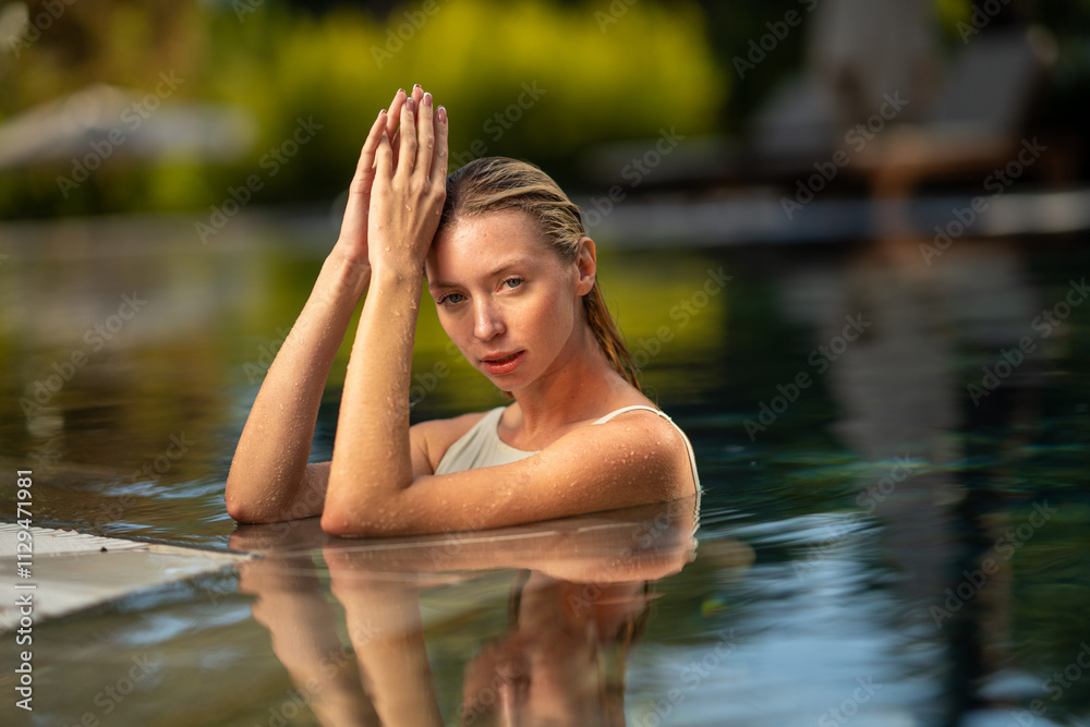 Fototapeta premium Beauty Model Looking at Camera