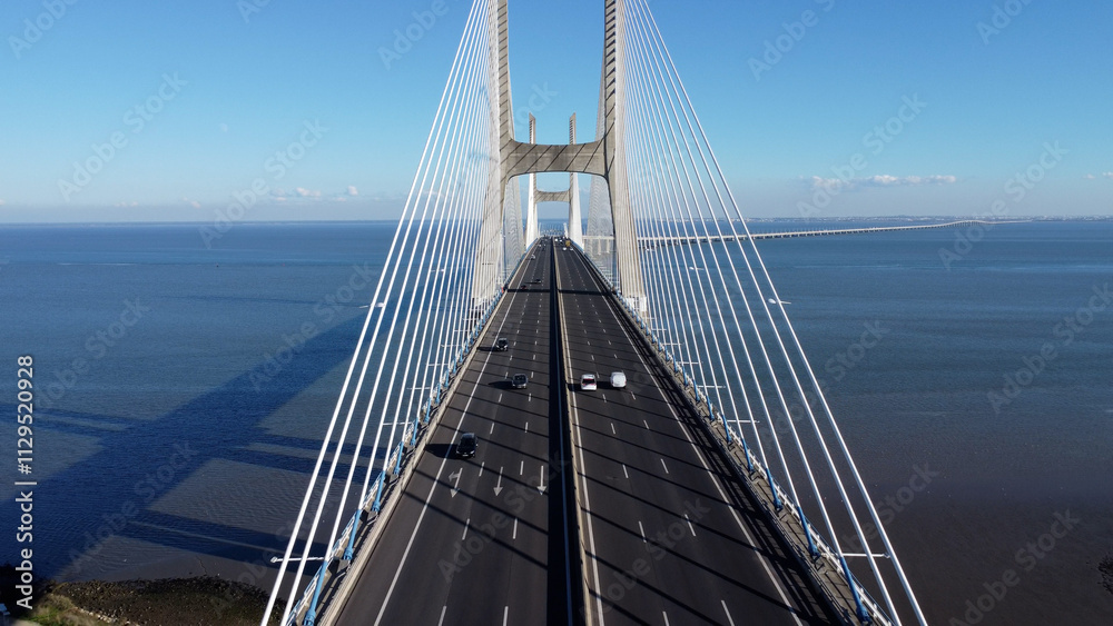 Obraz premium ponte vasco da gama, lisboa, portugal, imagens aéreas