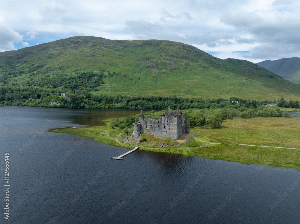 Naklejka premium Kilchurn Castle - Scotland