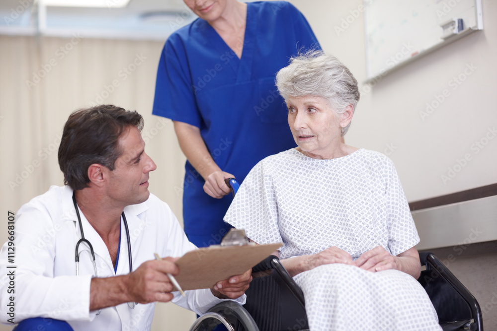 Obraz premium Feedback, doctor or old woman in wheelchair in hospital talking to elderly patient for results. Medical, diagnosis or healthcare worker in clinic consulting senior person with disability or clipboard