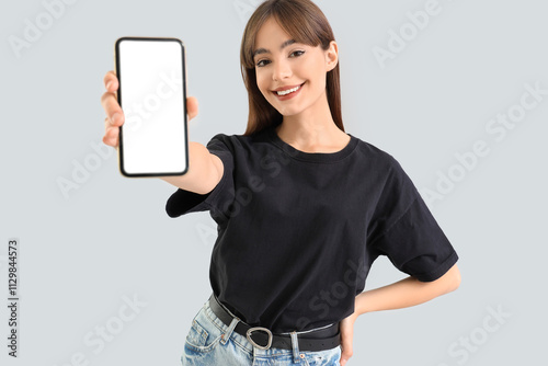 Young woman with blank mobi...