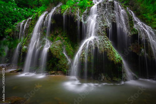 Obraz na płótnie Waterfall beautiful (Kuzalan waterfall) in Karadeniz province. Giresun - Turkey w salonie