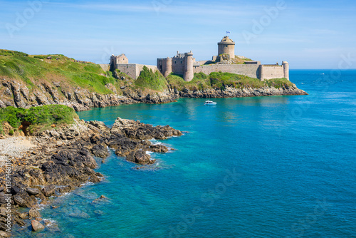 Fotografie A Scenic View of Fort La Latte Overlooking the Atlantic Ocean, cap Fréhel, Britt