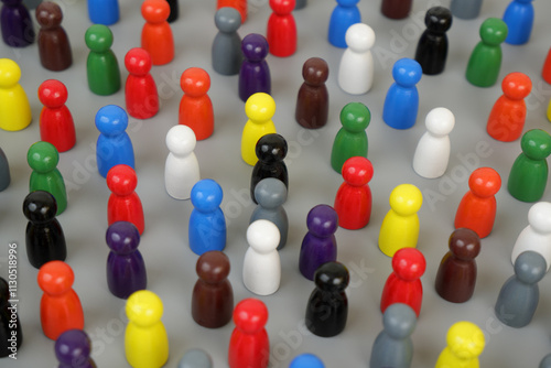 Foto Different colored wooden people figures on gray background