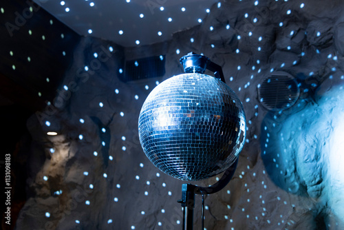 mirror ball, also called mirror ball, strobe sphere or stroboscopic ball and commonly known as disco ball, is a sphere capable of rotating and reflecting lights, usually stroboscopic, thanks to the sm photo