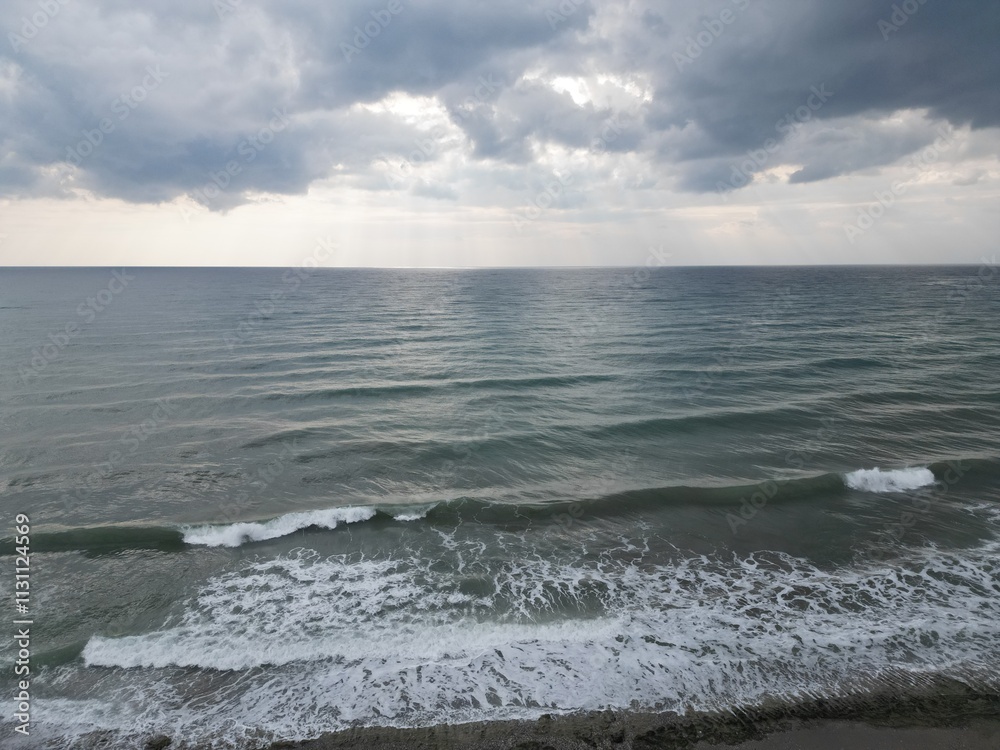 Fototapeta premium sea ​​cloudy calm sea foam