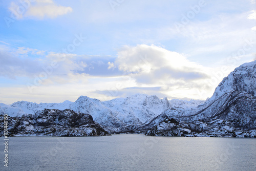 Arrivare alle isole Lofoten: tratta Melbu-Fiskebol in traghetto in inverno. Norvegia del nord. photo