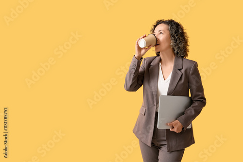 Mature businesswoman with m...