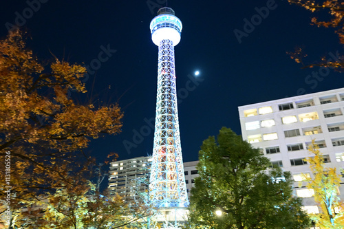 横浜マリンタワーの夜景