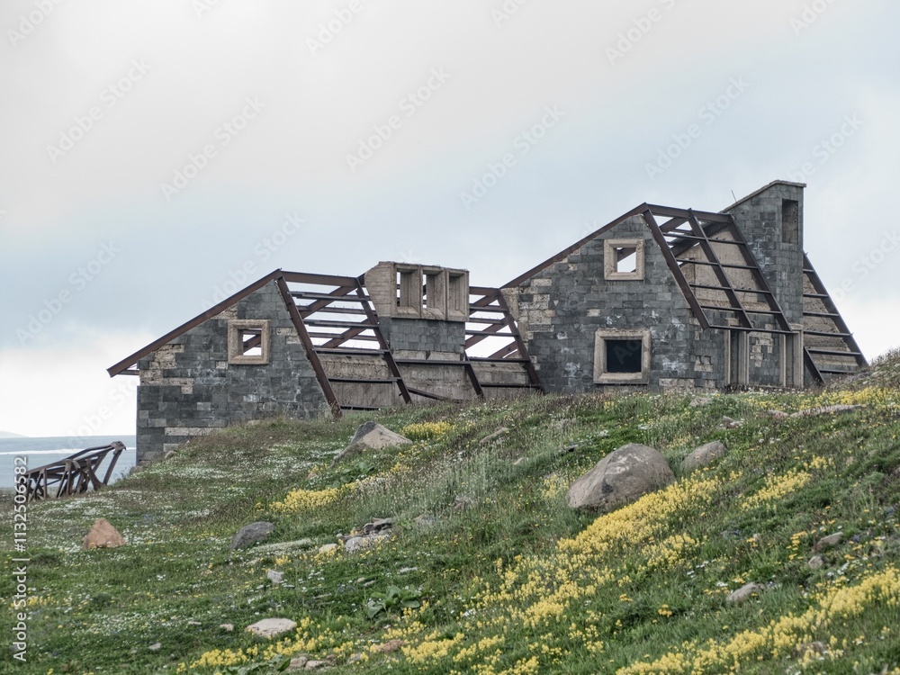 Obraz premium old abandoned meteorogical station in armenia