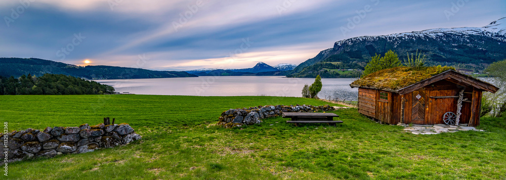Obraz premium lake in the mountains