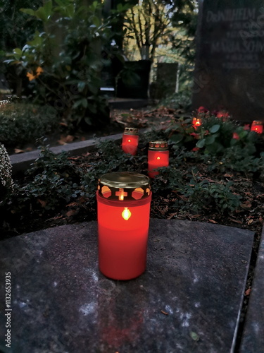 Kerzen auf einem Friedhof an Allerseelen photo