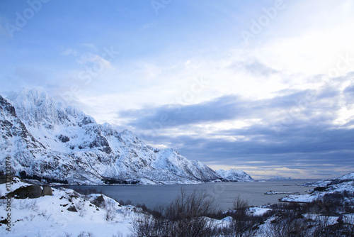 Veduta dal punto panoramico dell'Austnesfjord, alle porte delle isole Lofoten. Norvegia del nord. photo