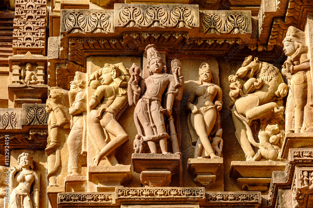 Fototapeta premium India. Madhya Pradesh state. The Khajuraho Group of Monuments are a group of Hindu and Jain temples. Lakshmana temple dedicated to Vaikuntha Vishnu. Statue of Vishnu