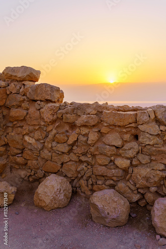 Obraz na płótnie Sunrise view of the ruins of Masada Fortress w salonie
