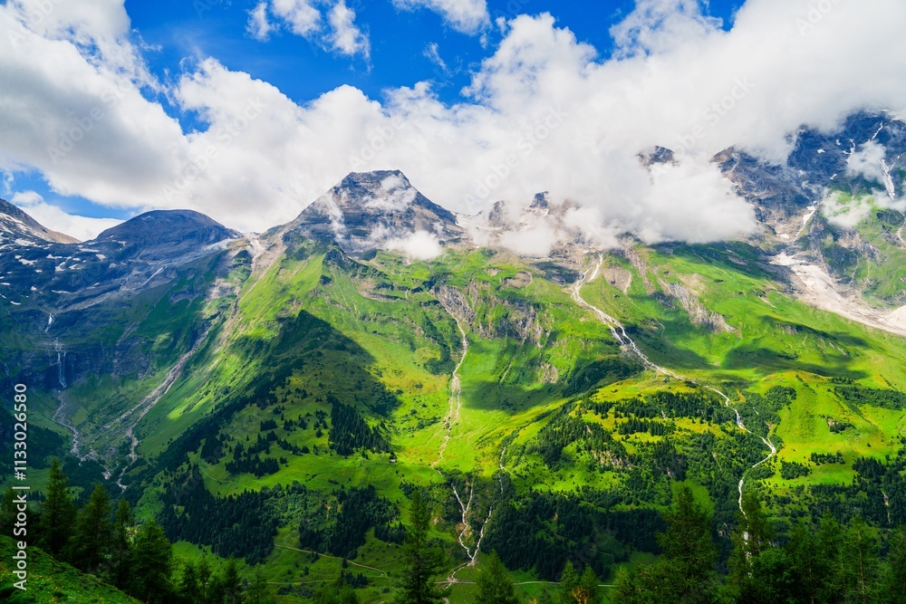 Obraz premium Explore the stunning landscape of Kaprun, Austria, with its majestic Alps, lush valleys, and clear lakes. Perfect for adventurers and nature lovers alike in this scenic destination.