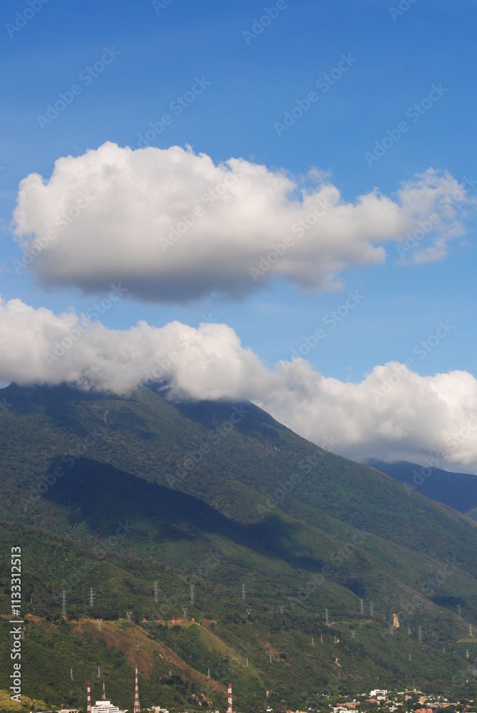 Fototapeta premium view of the mountains avila en Caracas venezuela