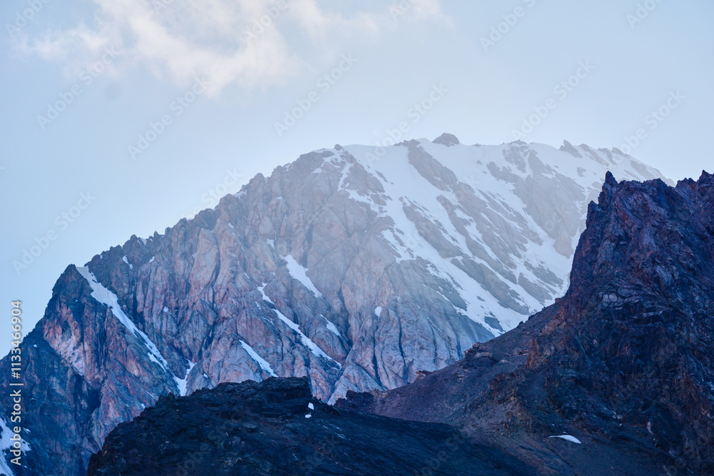 Obraz premium dawn in the mountains , the first rays of the sun illuminate the mountain peaks in the snow