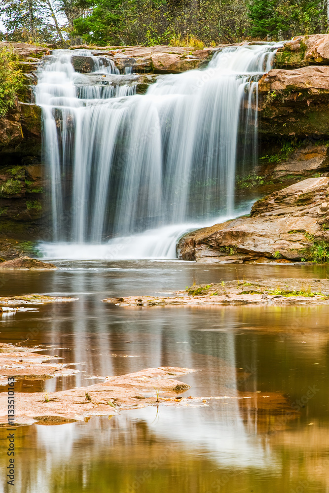 Fototapeta premium O Kun De Kun Falls North Country Trail Baltimore River Ontonagon County, Michigan